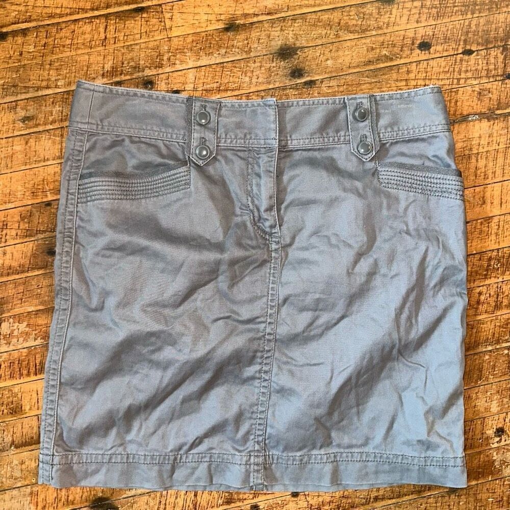 Loft gray size 4 Y2K cargo relaxed straight skirt